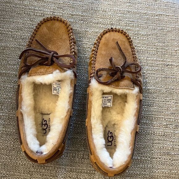 Ugg Australia women’s size 5 women’s fur lined loafers - Picture 2 of 5